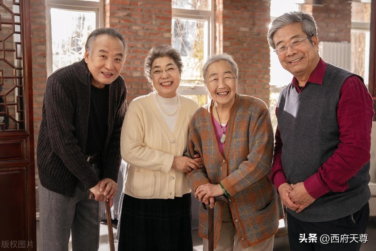 人到老了兄弟姐妹之间有了间隙,人到晚年兄弟姐妹成仇