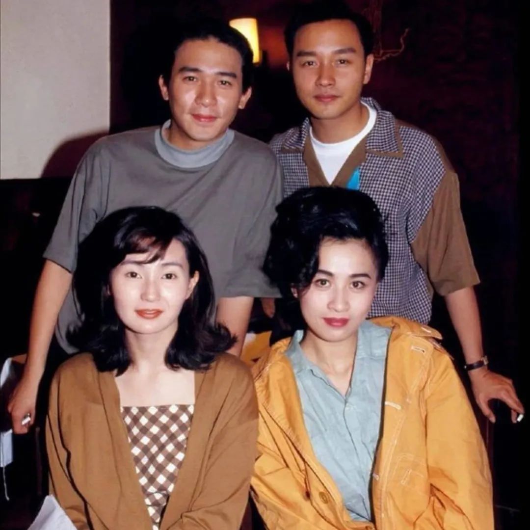 刘嘉玲与梁朝伟恩爱合照穿小香风,刘嘉玲梁朝伟红毯动图