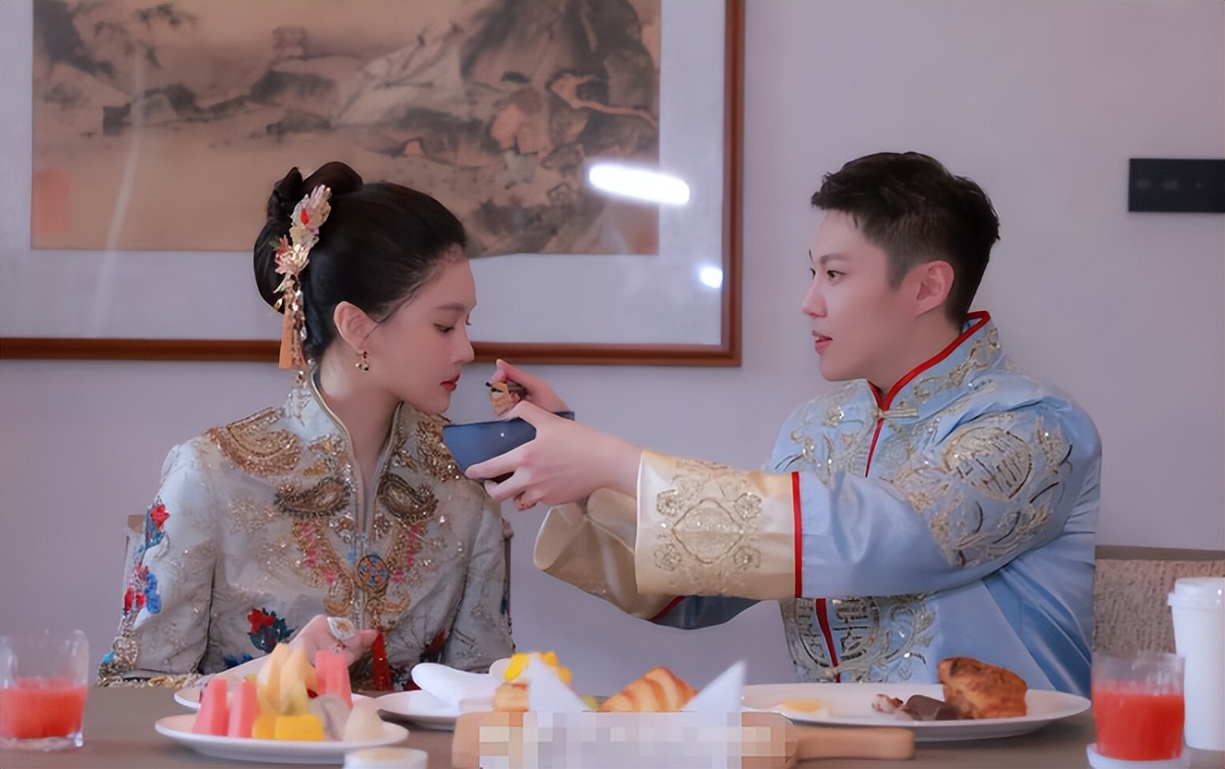 球球晒婚礼答谢宴视频,球球参加小邱婚礼