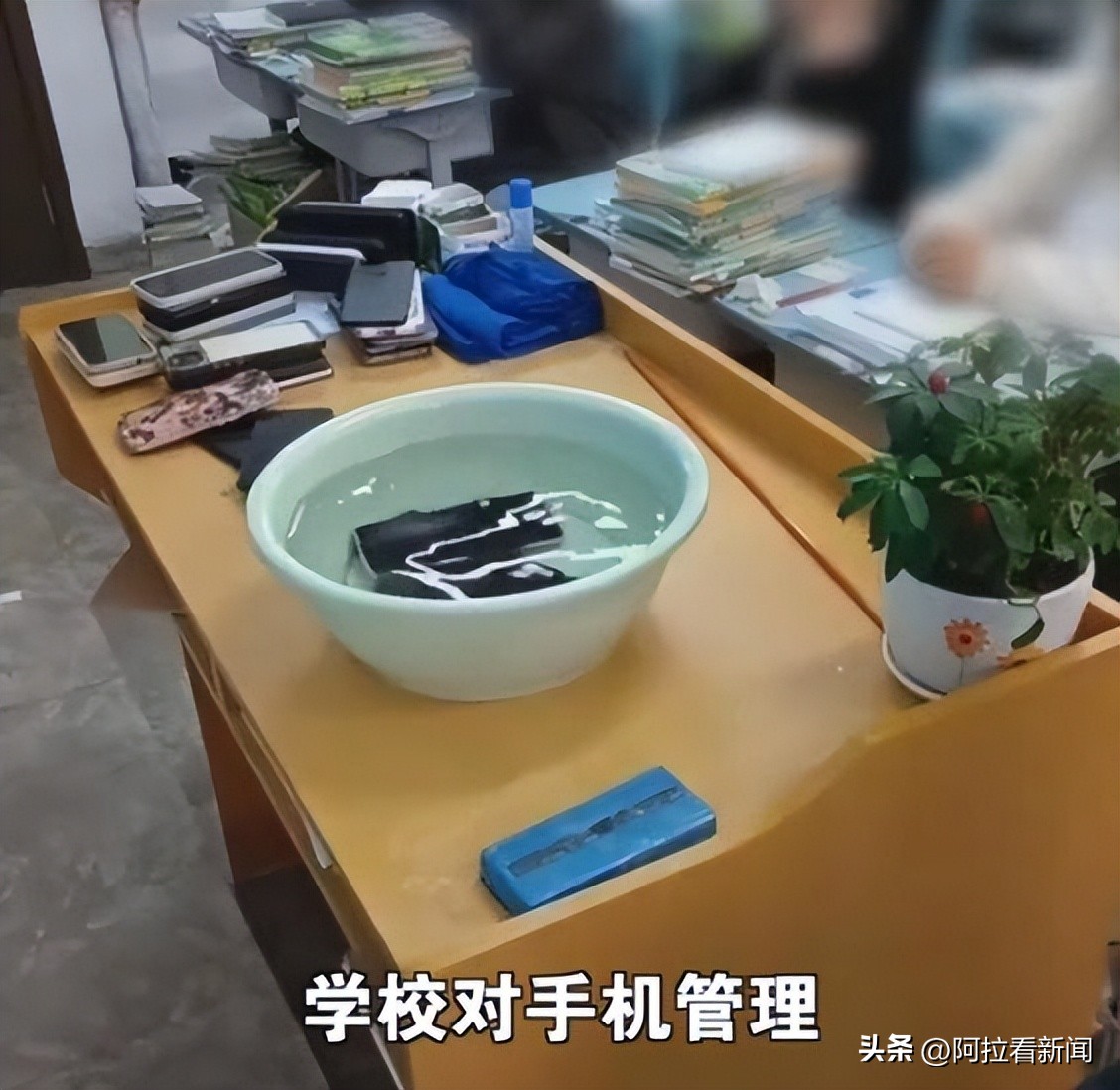 学校通报手机泡水事件赔偿,贵阳学校手机泡水后续赔多少