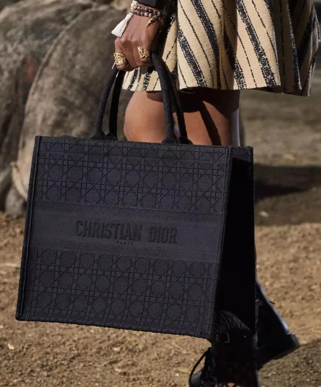 dior所有的惊喜都来自爱你的人,dior经典不过时