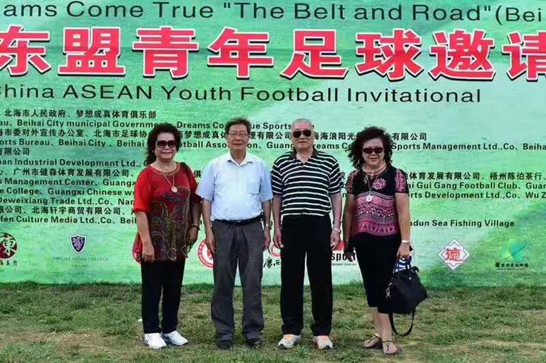 足球教练邓锡权简历,邓锡侯死亡原因