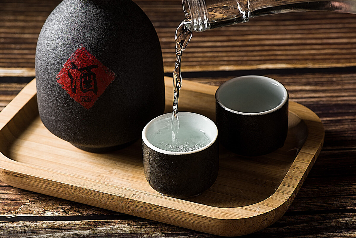 不同价位值得收藏的白酒推荐,现在最适合入手跌价白酒