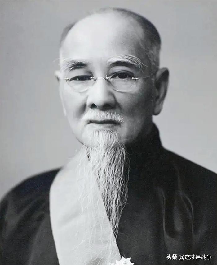 1929年，有*官高**提出废止中医，后来，他果然成了著名的大汉奸