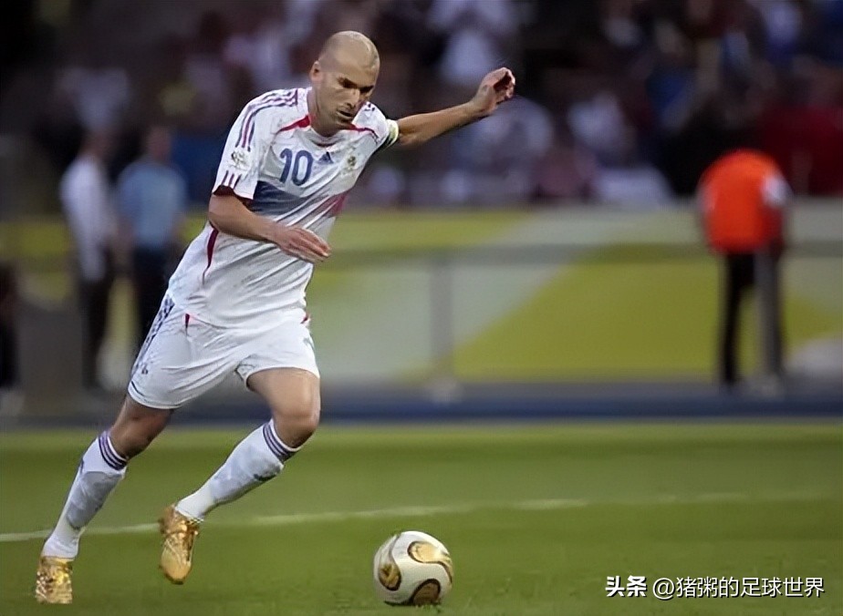 最适合快速反击的前腰,如何选择适合自己的足球前腰位置