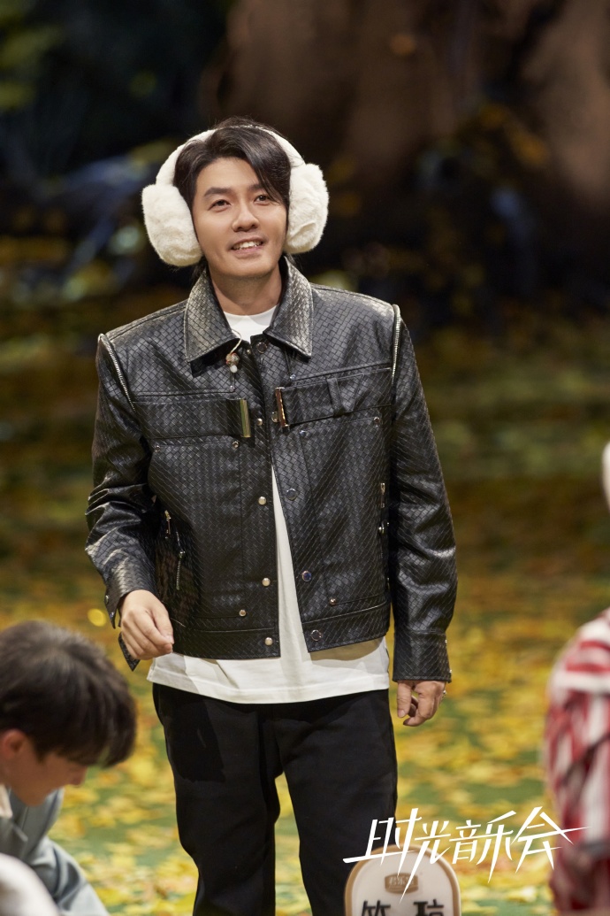 何炅张真源加盟田震专场,田震何炅时代少年团唱风雨彩虹