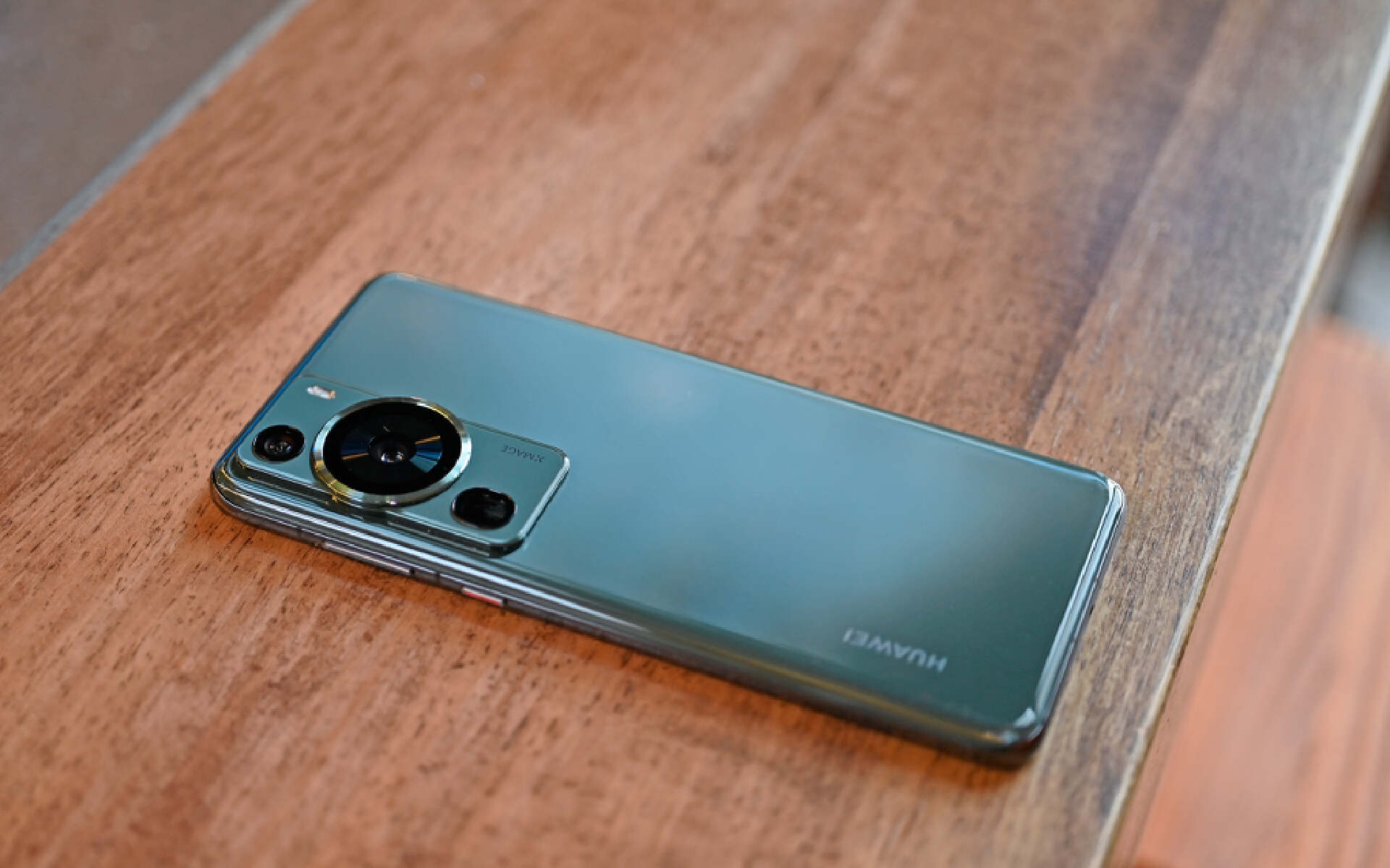 618旗舰手机仍是iPhone独霸？虽然没5G但它回来了，华为依旧能打