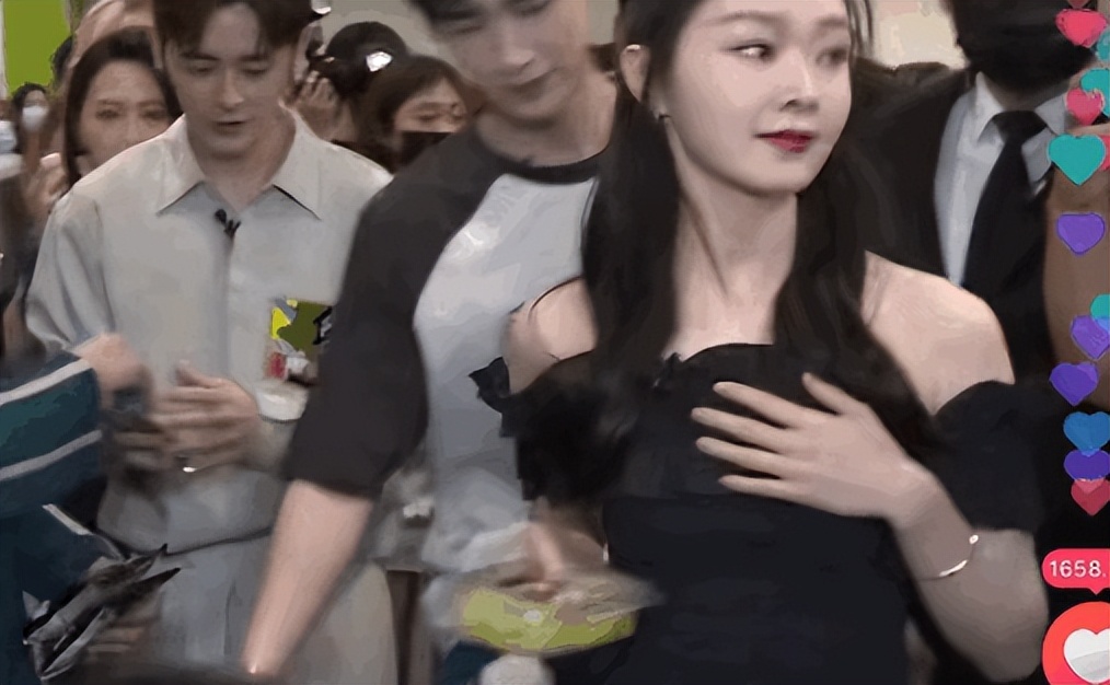 白敬亭宋轶互动好甜,白敬亭宋轶情侣见面会