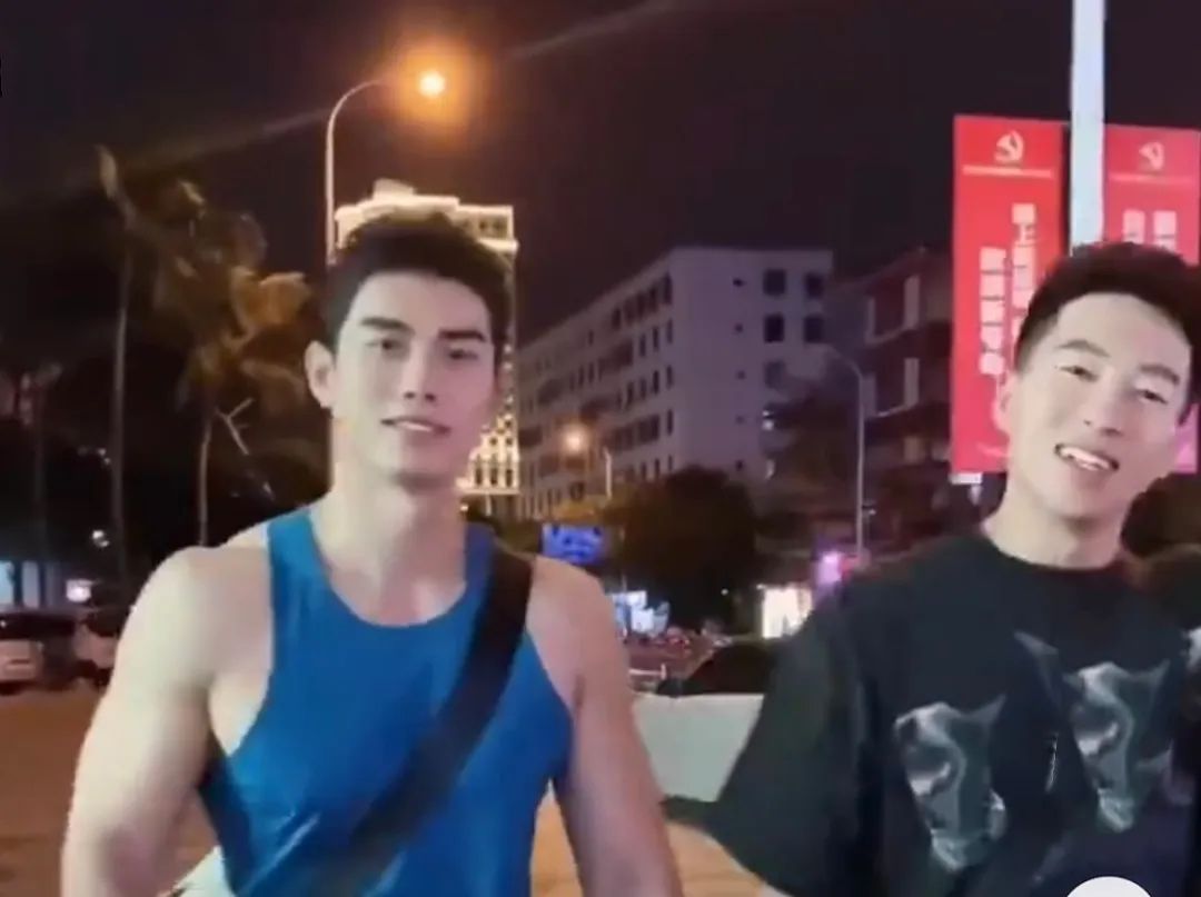 椰树男模火到国外,央视评论椰树男模