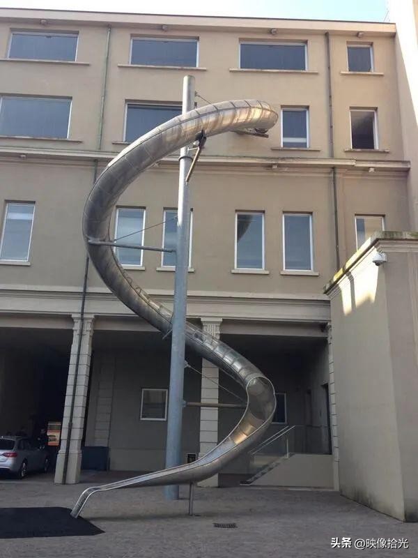 Prada时尚帝国的最佳夫妻档，恩爱46年，携手退位，赛车儿子接手