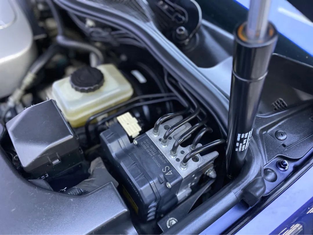 雷克萨斯ls430翻新修复,雷克萨斯ls430老车翻新作业