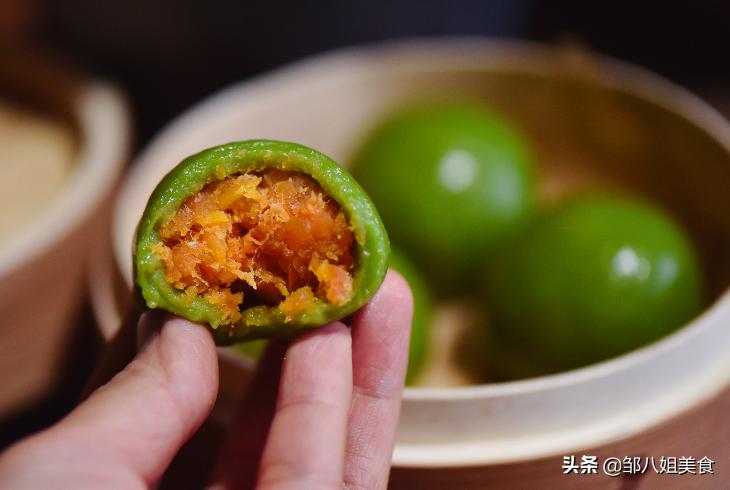 做熟的青团怎么操作呢,青团蒸出来发黑不绿怎么回事