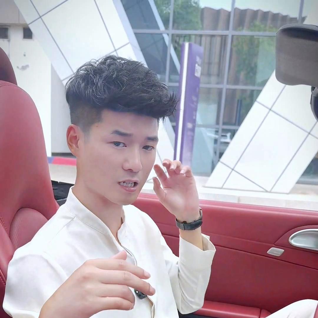 才买一年的保时捷，现在只值十几万了？@DOU+小助手