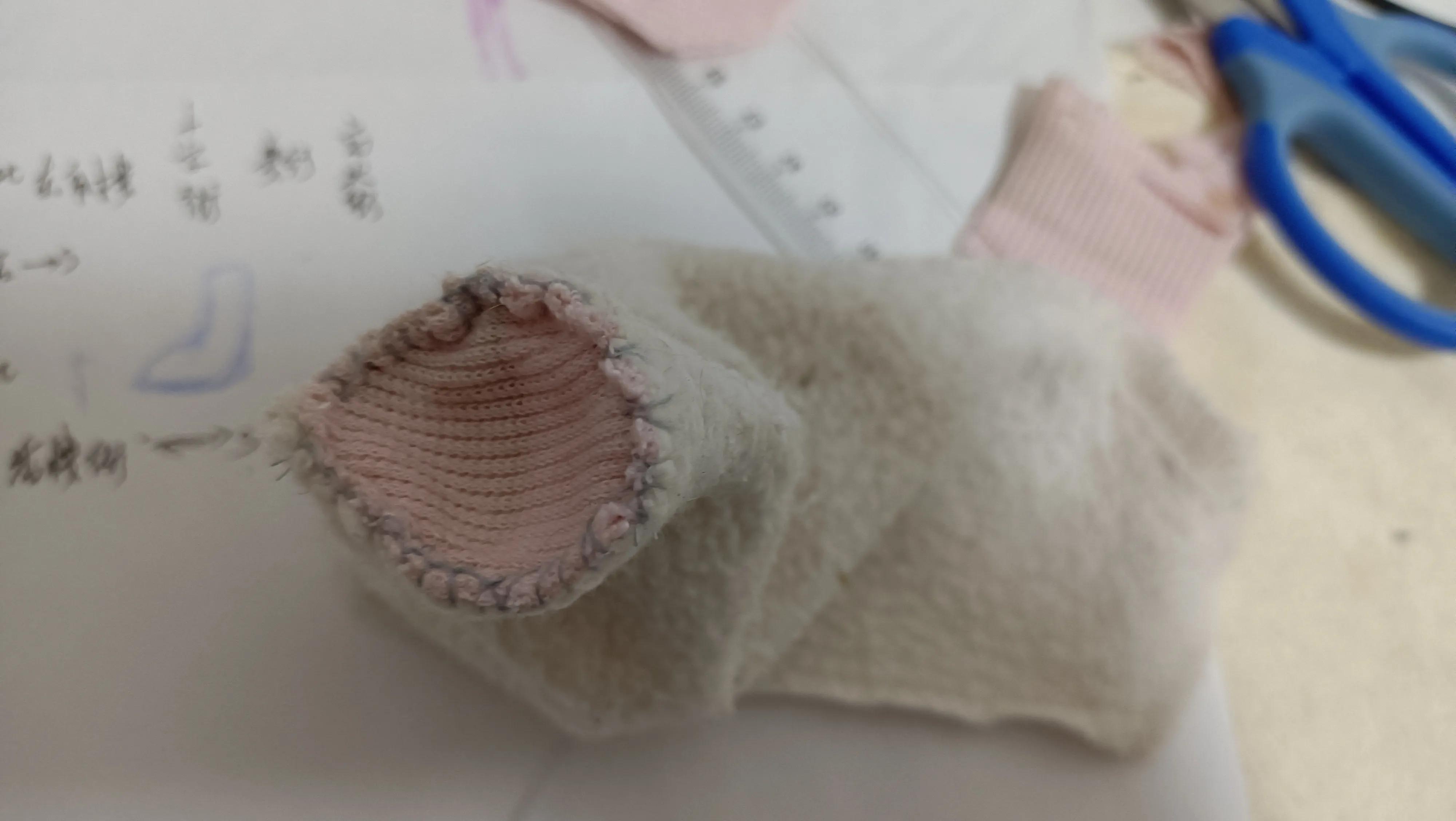 自制狗狗防尘袜子视频,宠物狗袜子制作方法大全