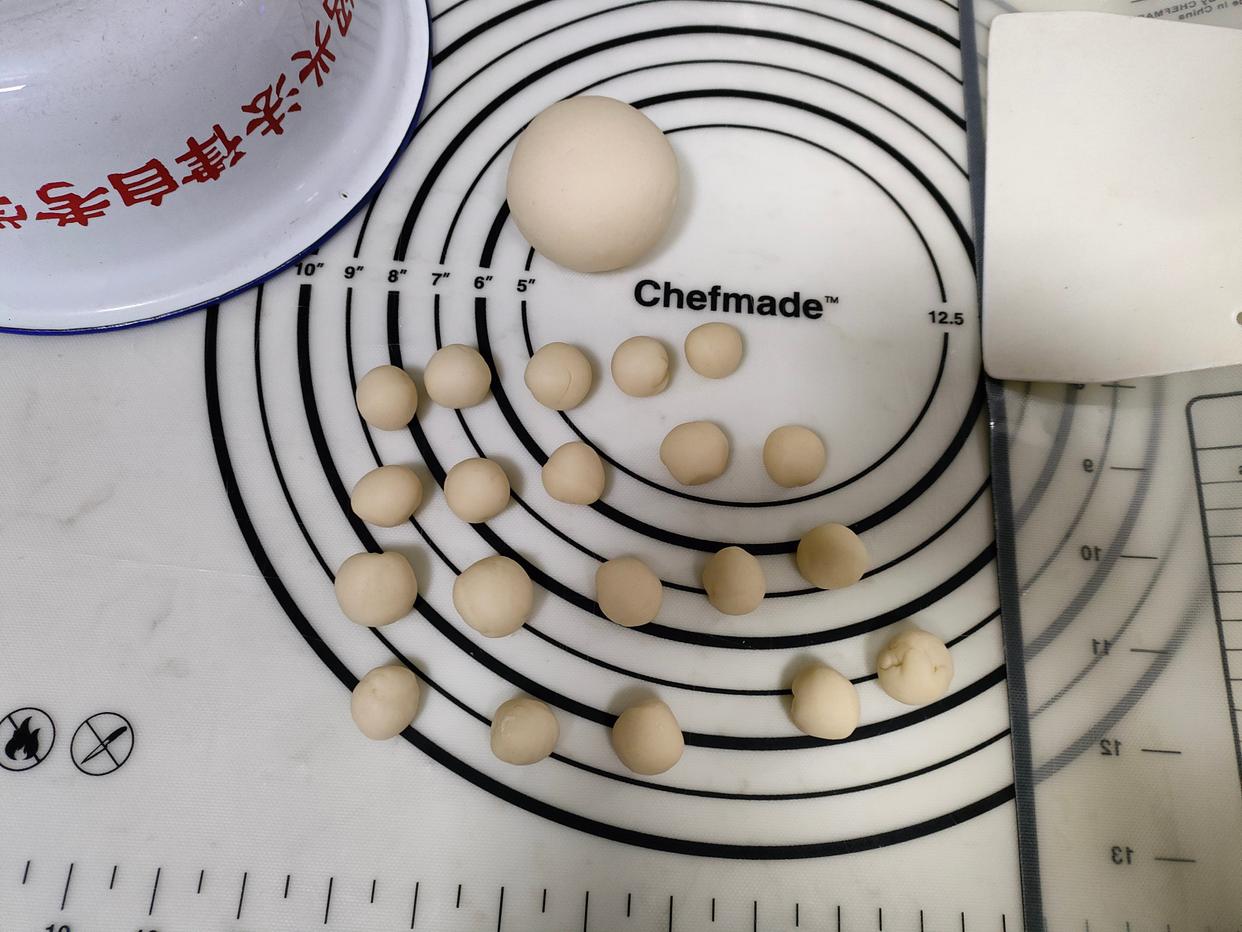 香喷喷的“足球”馒头来了，好吃又好玩，网友：不知从哪里下口？