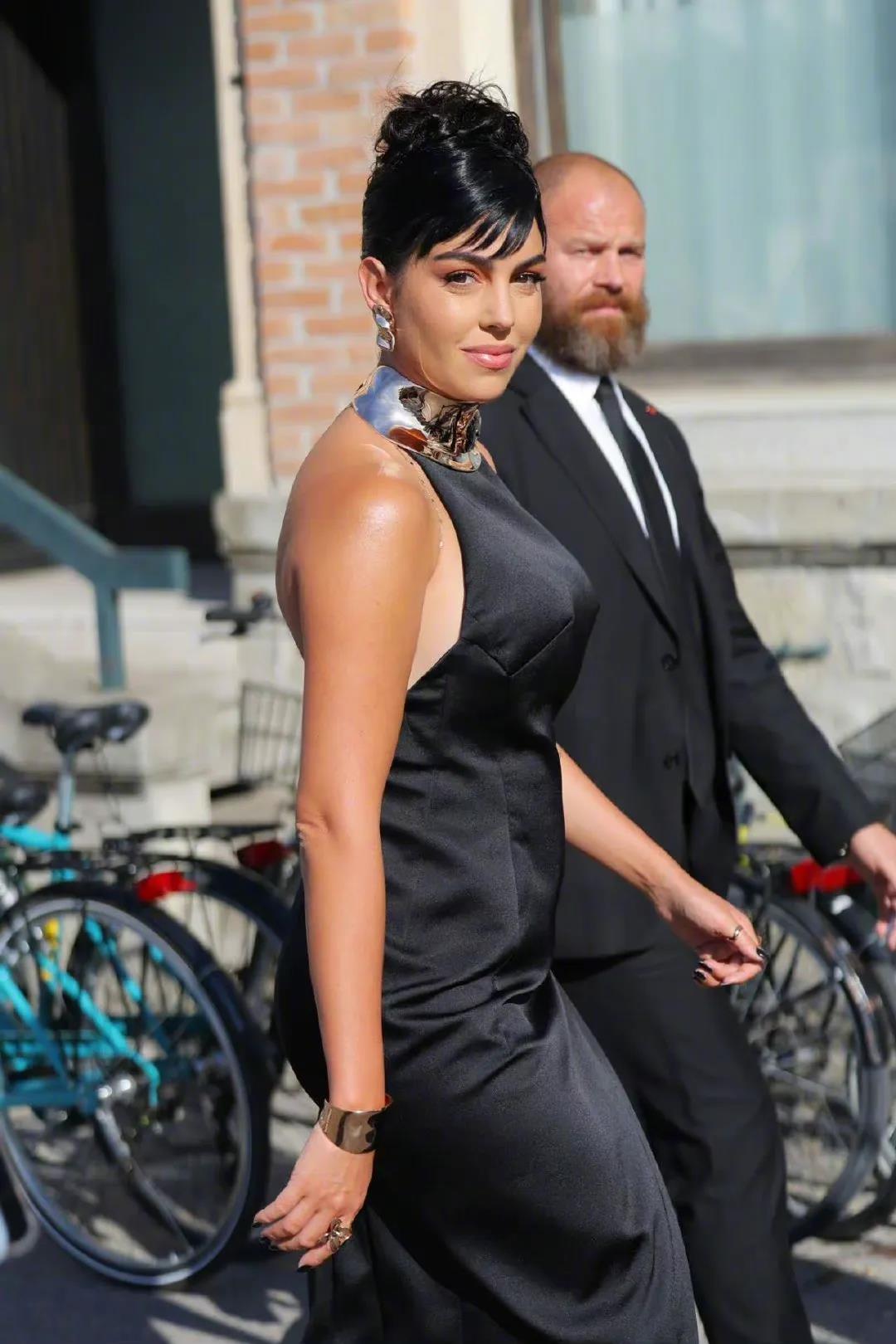 c罗女友惊艳亮相图片,c罗女友穿搭