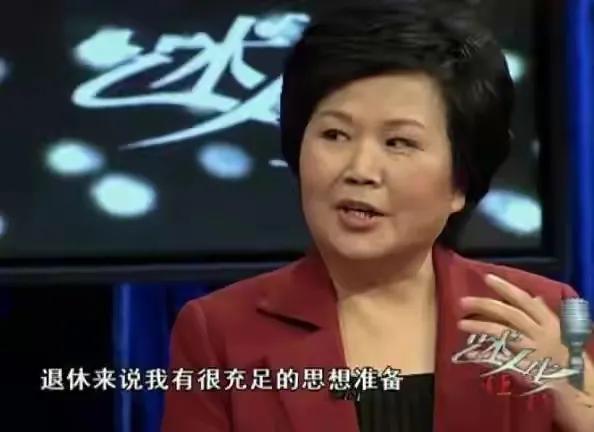 央视播音33年，搭档罗京去世后自请离职，74岁的刑质斌如今怎样了