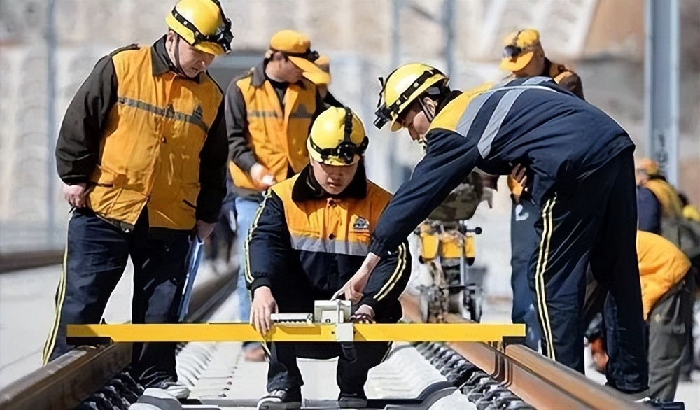 男生中专学什么专业以后不会淘汰,男生热门专业排名前十名单