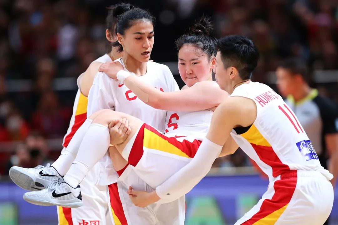 涓浗濂崇椤跺嘲鐩歌,濂崇椤跺嘲鏃舵湡