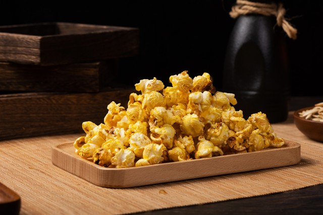 爆米花创业赚钱吗,电动爆米花机器小型全自动摆摊