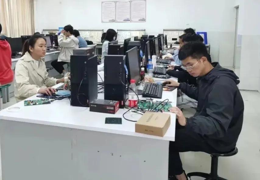 研究生毕业去民办高校当老师好吗,二本研究生毕业能当大学老师吗