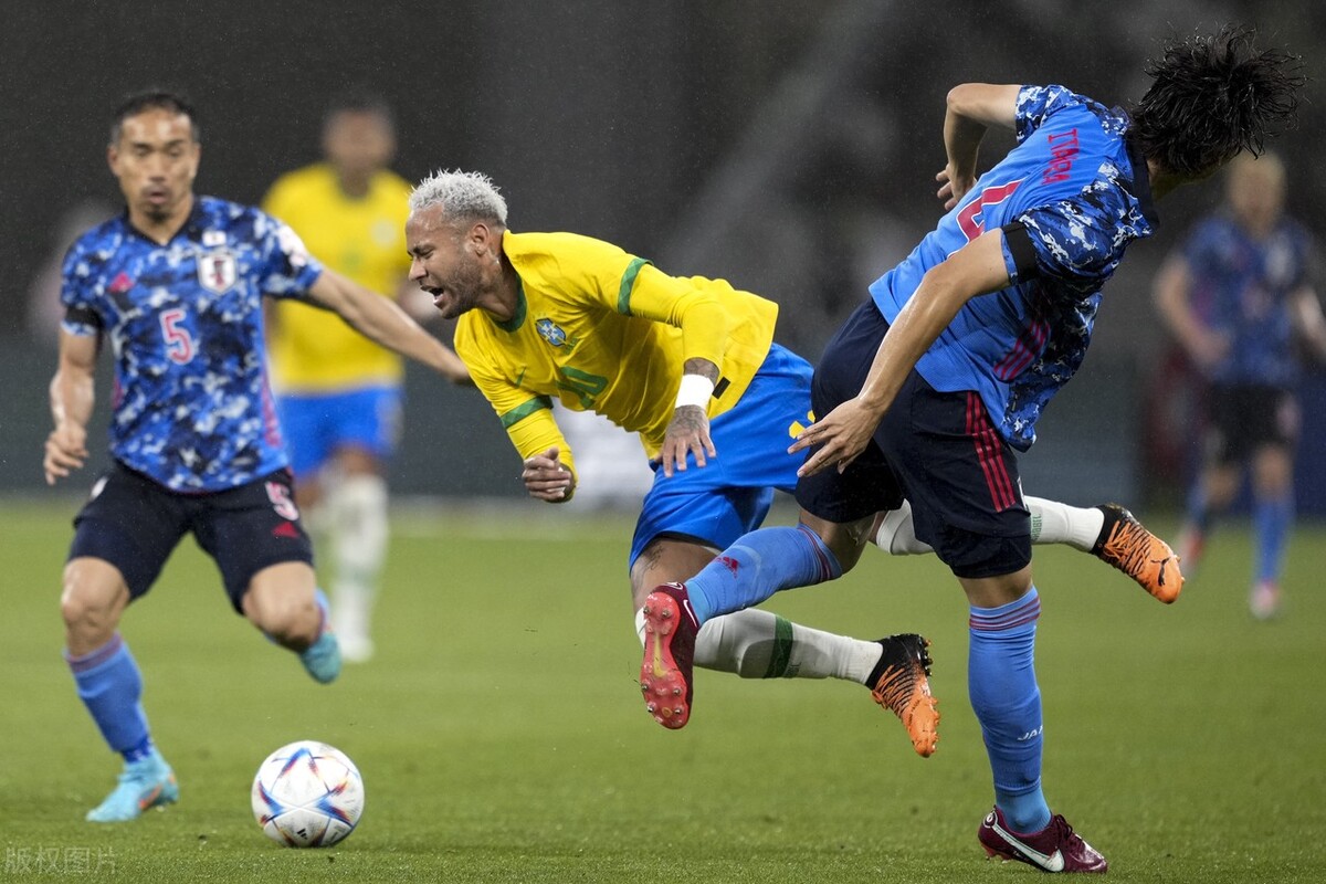 内马尔带领巴西对战日本大四喜,内马尔在巴西热身