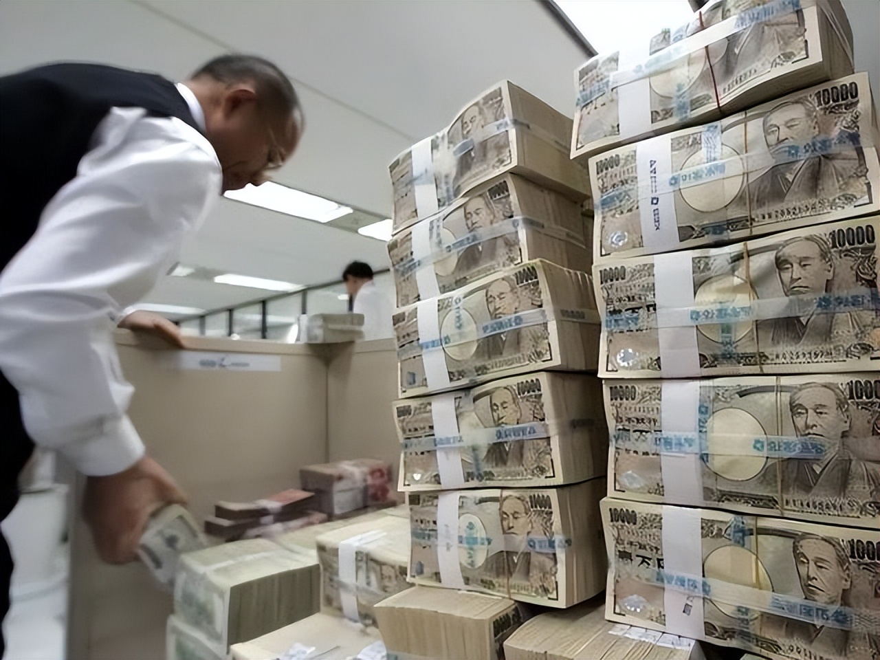 日本房价暴跌后没买房的过得怎样,日本房价暴跌没买房子的人怎么样