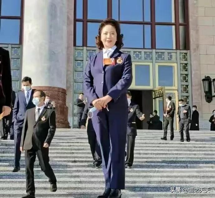 李少莉的耳饰图片,李少莉的耳饰是什么牌子