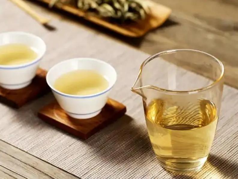 广东男子在朋友圈晒买的名茶，结果朋友喝过后怒怼他，咋回事？