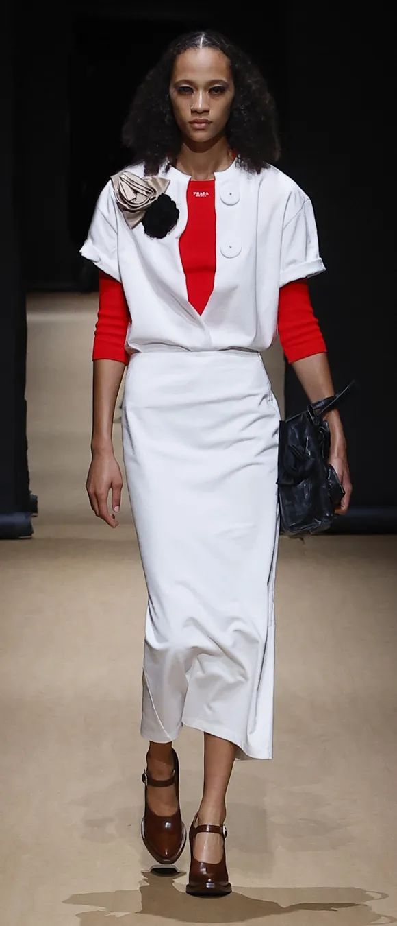 在Prada的戏梦中，以对立之境现原生之美