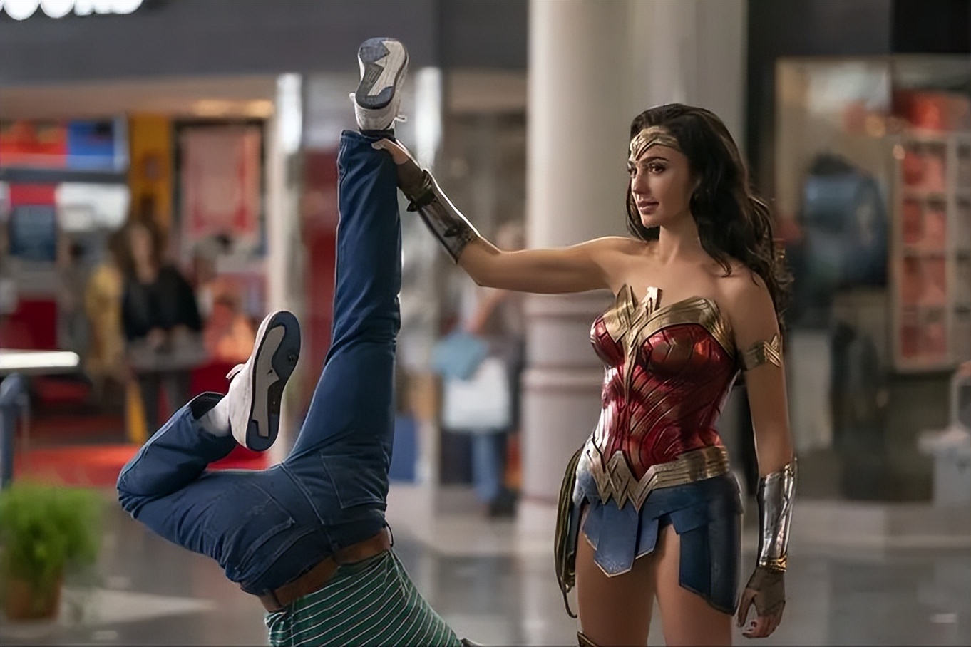 漫画中实力超强的女角色,在漫画里的女英雄身材最好的是谁