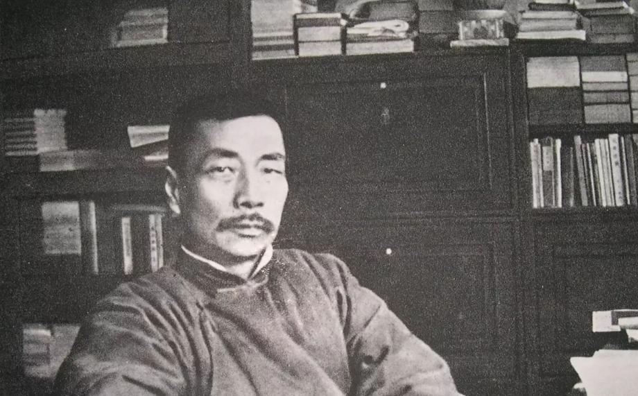 杨骚：热爱祖国的多情歌手，被一场无果之恋涂抹得面目全非