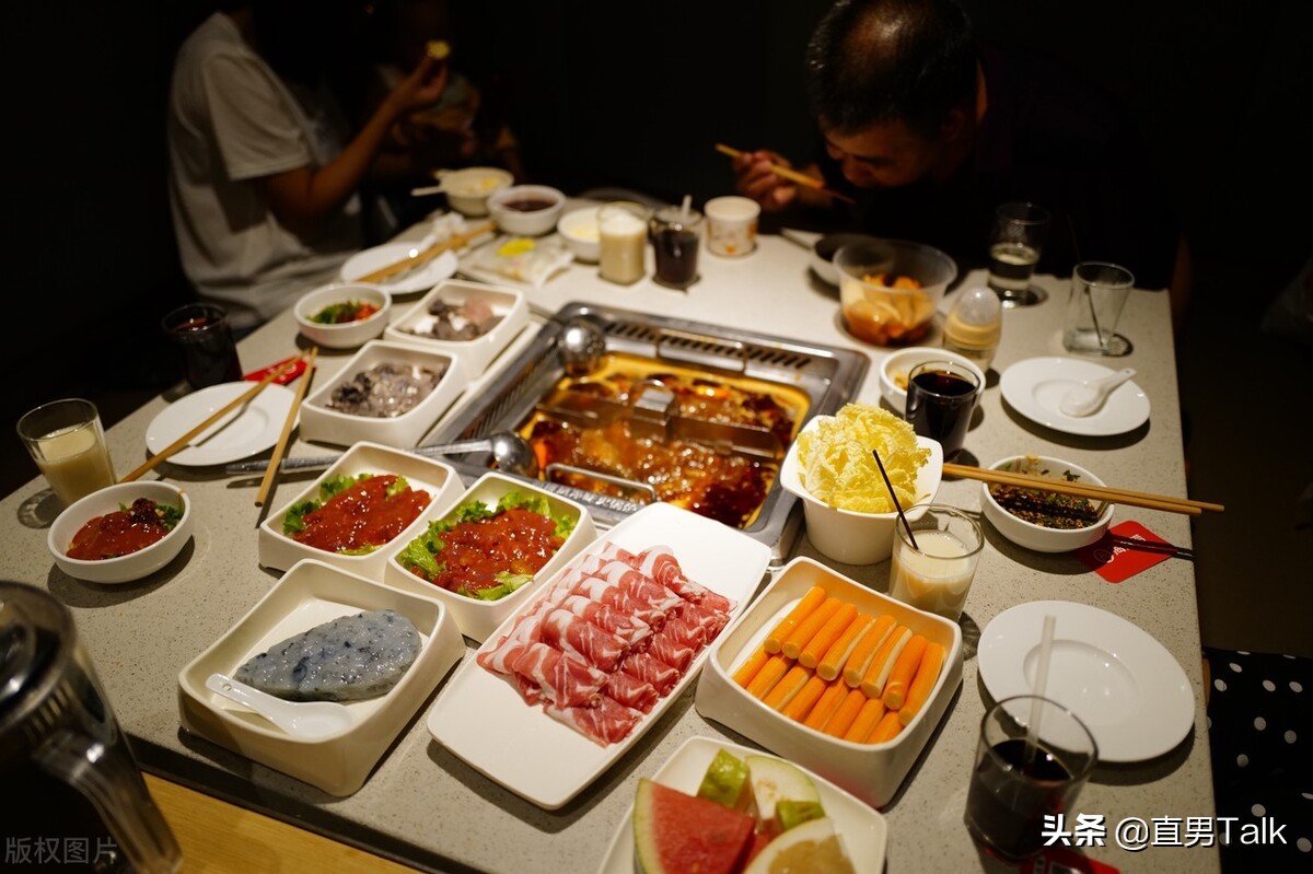 中国最牛的服务员身价30亿,海底捞最牛服务员16岁辍学