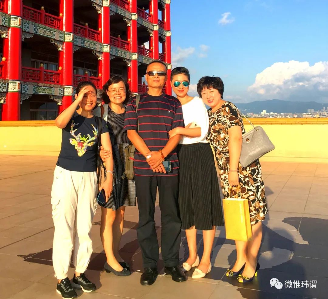 一件t恤衫,一件t恤长袖