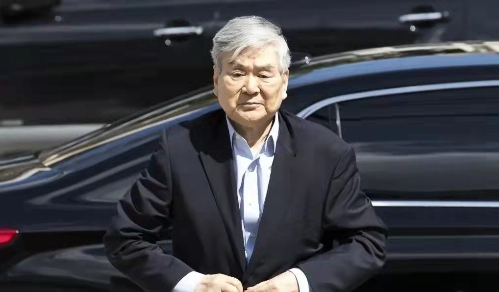 韩国“恶魔千金”：姐姐逼停飞机，妹妹一杯水泼掉2000亿