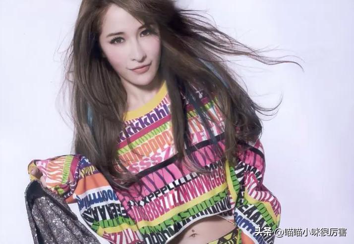 萧亚轩脸部变形,萧亚轩潇洒小姐mtv封神榜演唱会