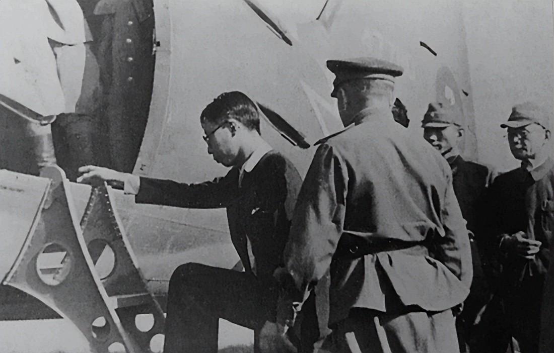 1950年大汉奸回国，才知亲生儿子是红色特工，感叹：你骗得我好苦