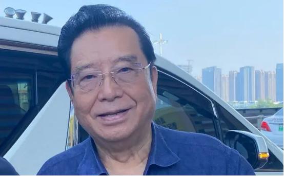 李双江与儿子李贺关系,李贺评价李天一