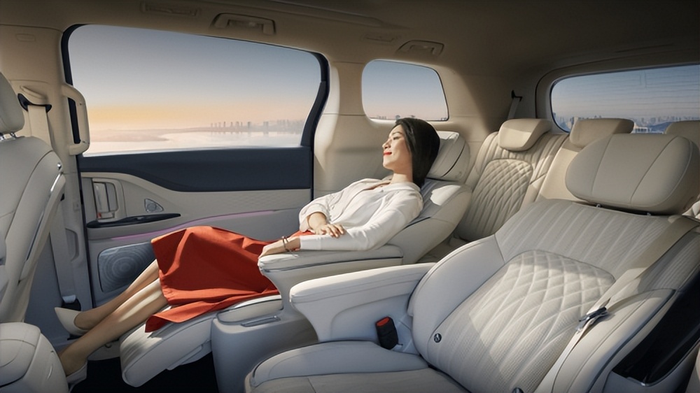 岚图梦想家mpv沉浸式体验,岚图梦想家mpv后排