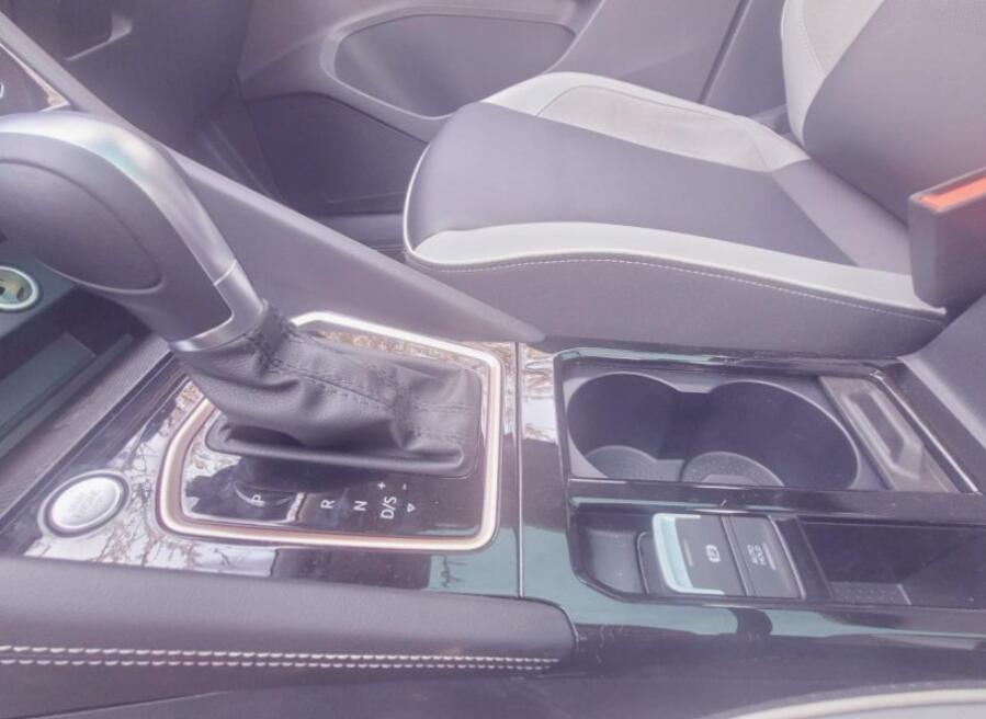 捷达vs7点烟器左边接口,捷达17款改装点烟器