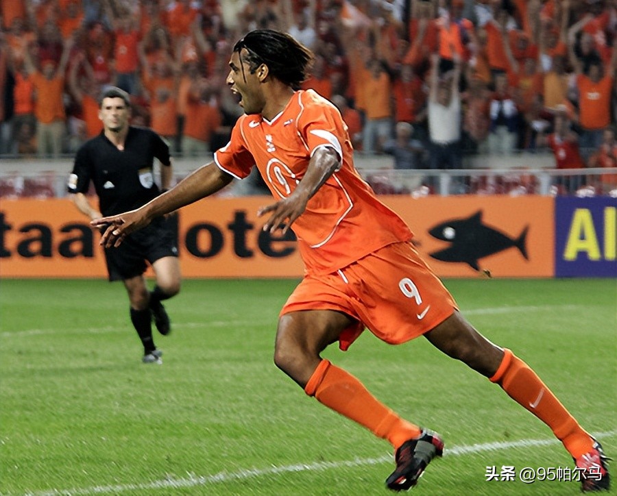 卡西布冯经典对决,范佩西头球吊射卡西