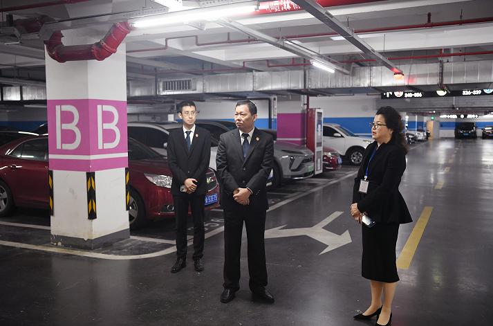 上海一小区私占车位,上海一小区车位