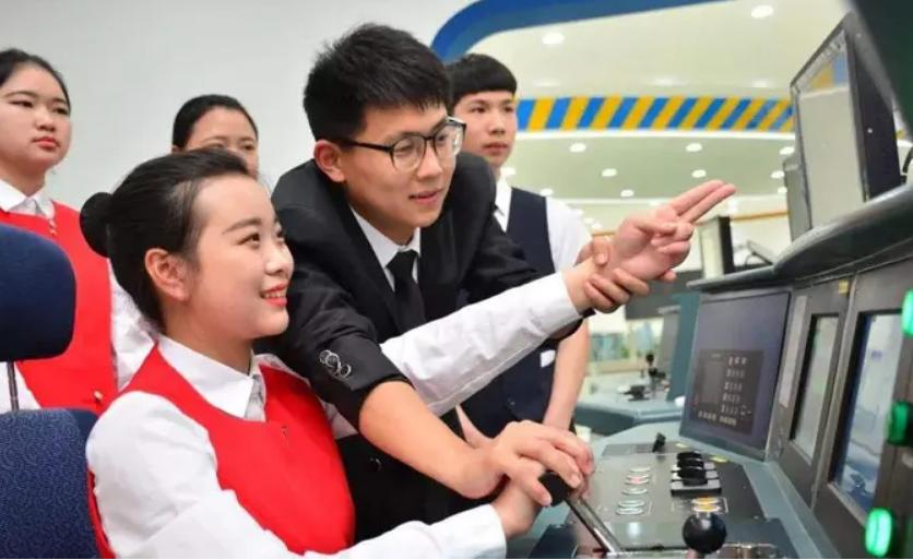 十大就业热门专业是什么类专业,广州民航专业就业率最高专业