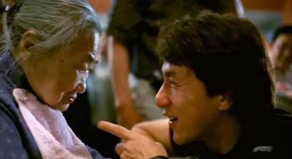 成龙的接吻戏,成龙第一次演亲吻戏