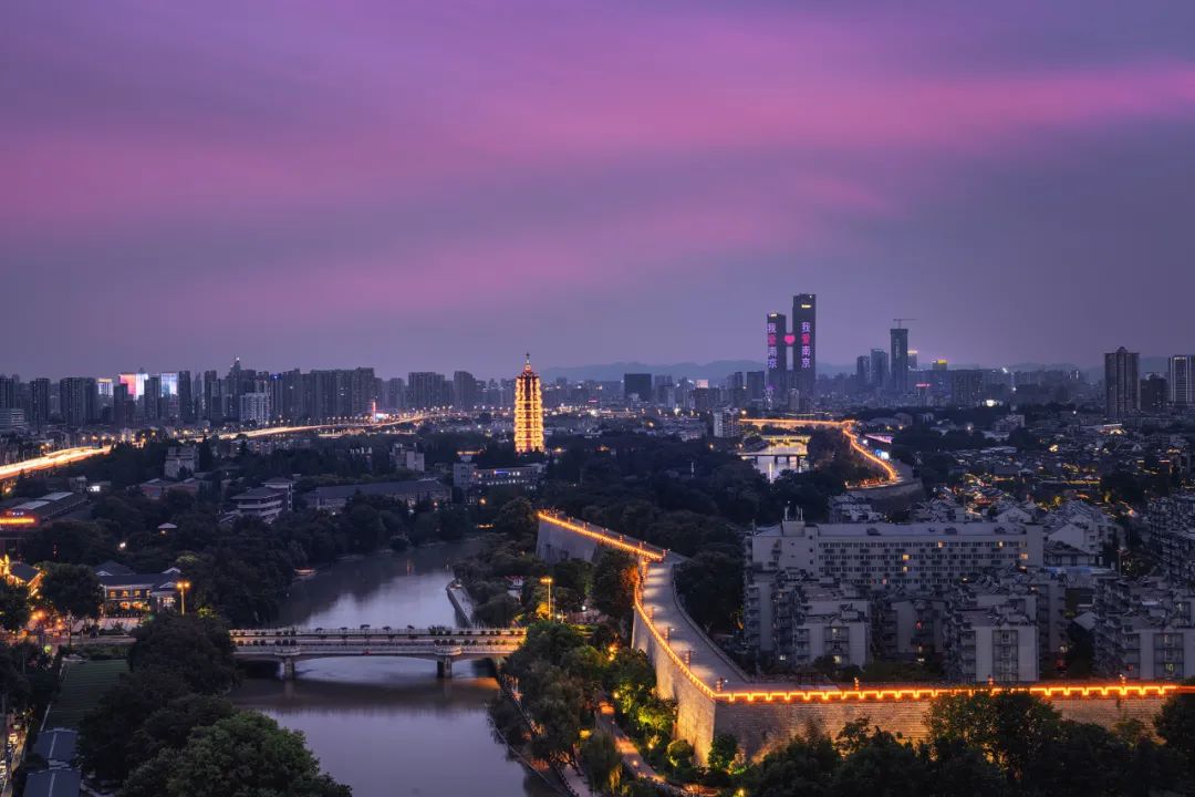 以城相见南京,以诚相见心诚则灵