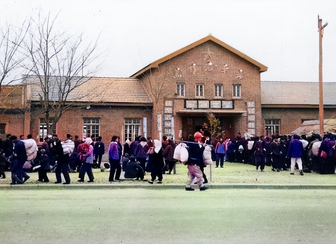 1980年代的河南焦作，回不去的记忆，老服务楼的灌汤包子人间美味