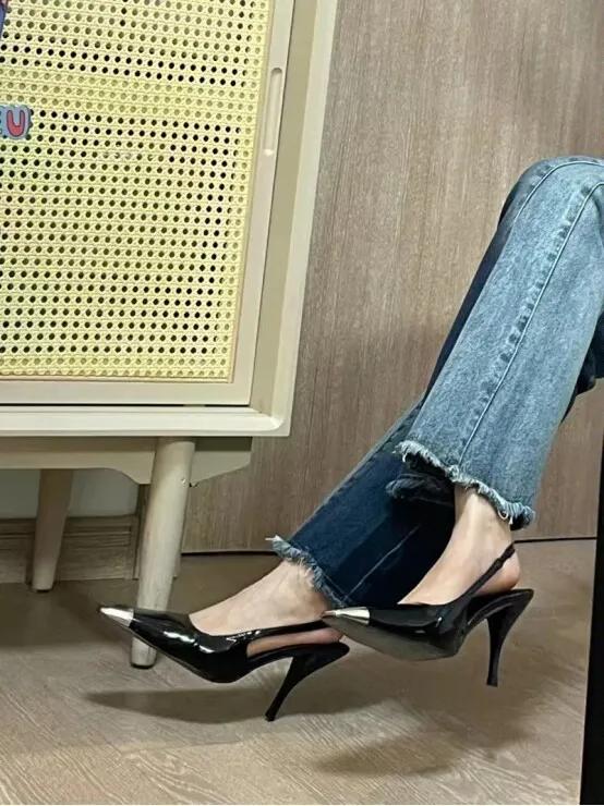 欧美风，尖头细跟鞋红底漆皮高跟鞋穿搭