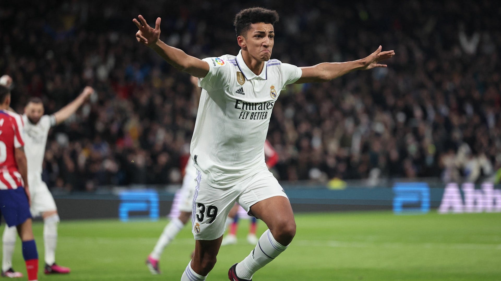 本泽马皇家马德里退役球员,本泽马2022足球先生