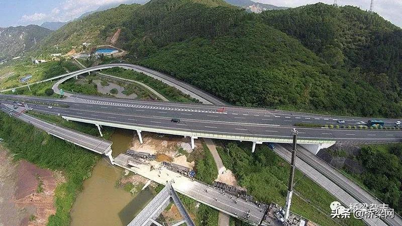 有关独柱墩倾覆问题的再思考