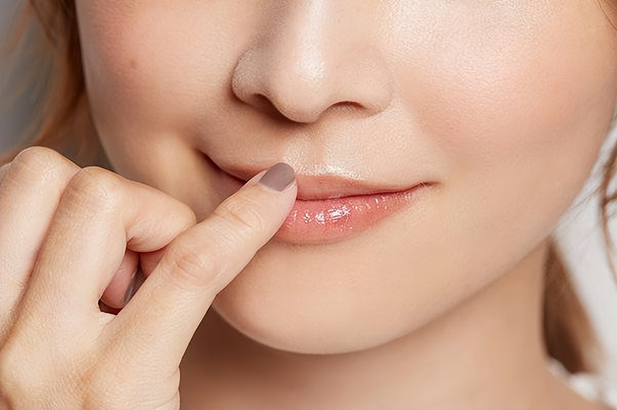 人中缩短手术好看吗,人中缩短手术是什么